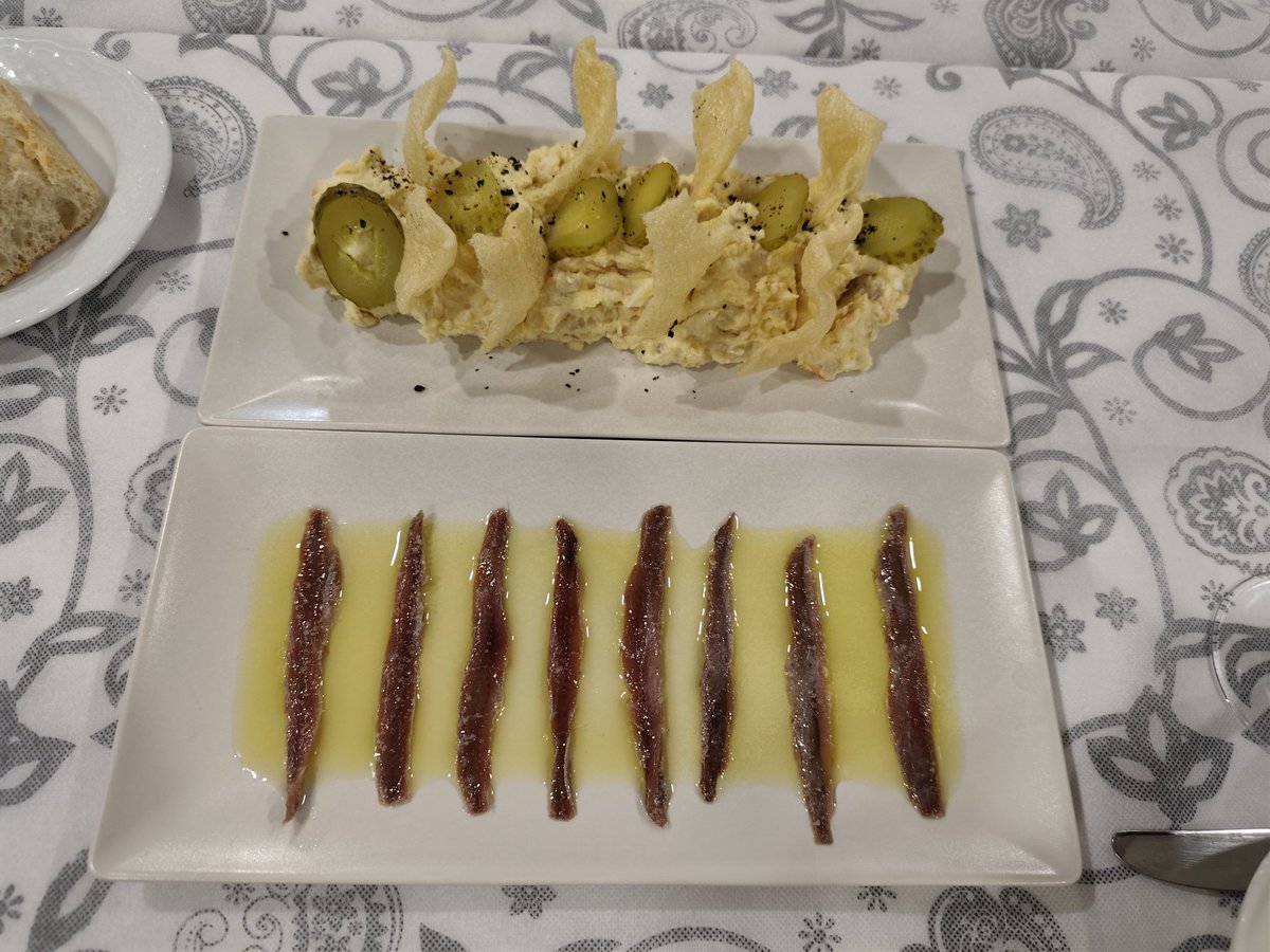 Hoy, desde el Pirita de los Lomas. Excelente y variado almuerzo elaborado por el chef Samuel. Y ahora la partida. !Viva la vida!