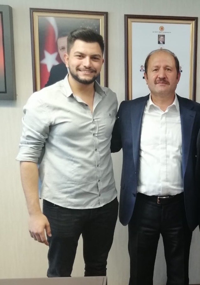 kaan_basgan's tweet photo. Bakan yardımcılığı vazifesinde, nasıl olmalı sorusunun cevabı niteliğinde görev ifa etmeye devam ediyor.

Her vatandaş; günün her saatinde bir telefon ile ulaşabiliyor, sorununa, talebine karşı hassas bir kulak bulabiliyor.

Lazım olan hassasiyet @ramazancan0071 

@RTErdogan https://t.co/tAZdUYnuj5