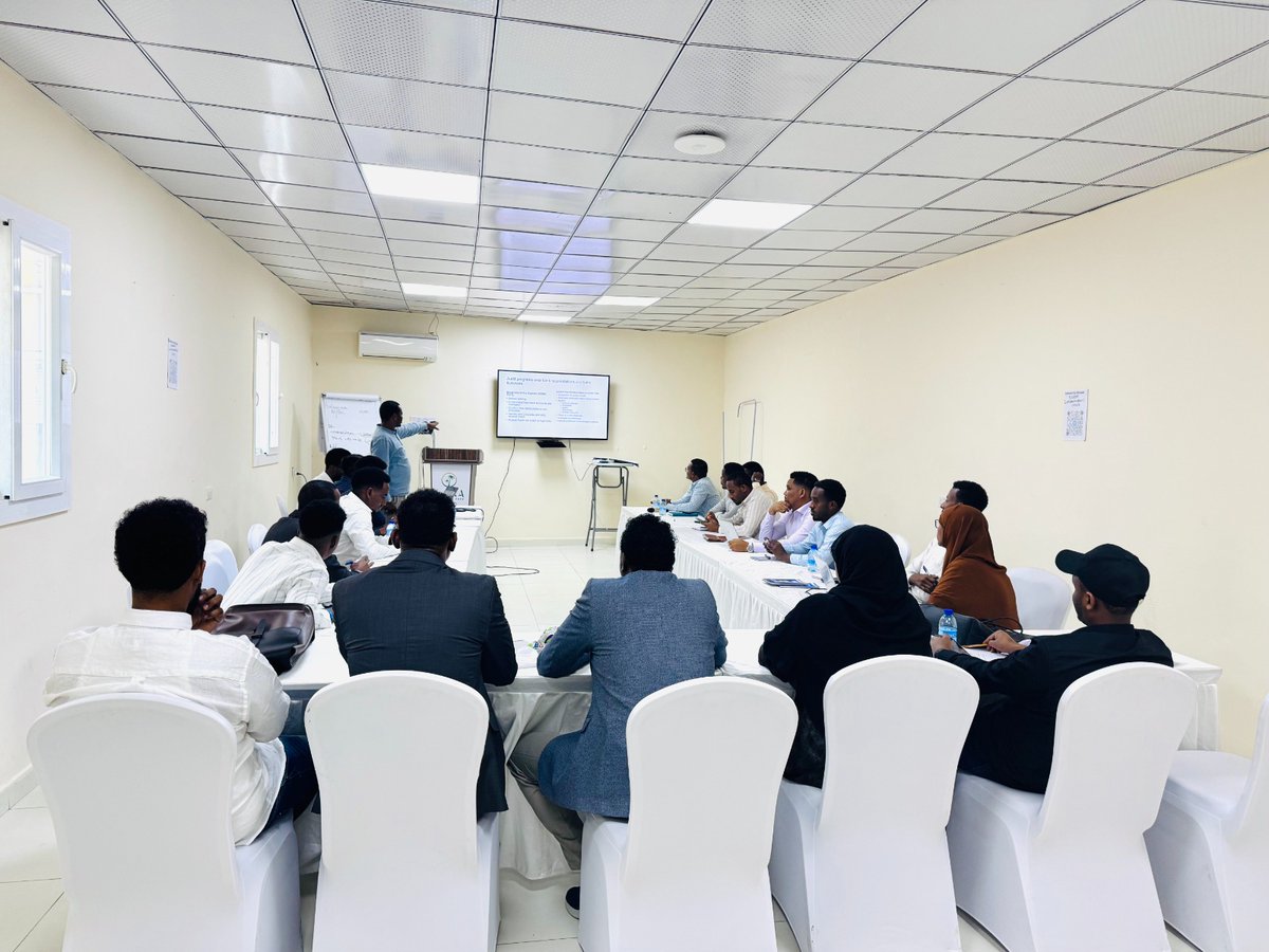 JSS_OAG's tweet photo. @EU_in_Somalia 3/3

Participants engaged in practical sessions on audit planning, materiality &amp; sampling, payroll &amp; revenue audits, procurement &amp; payments, financial disclosures, cash &amp; bank verification, and reporting &amp; follow-up mechanisms. 

#Somalia #PFM #Audit  #GoodGovernance https://t.co/t2oNG8EMIT