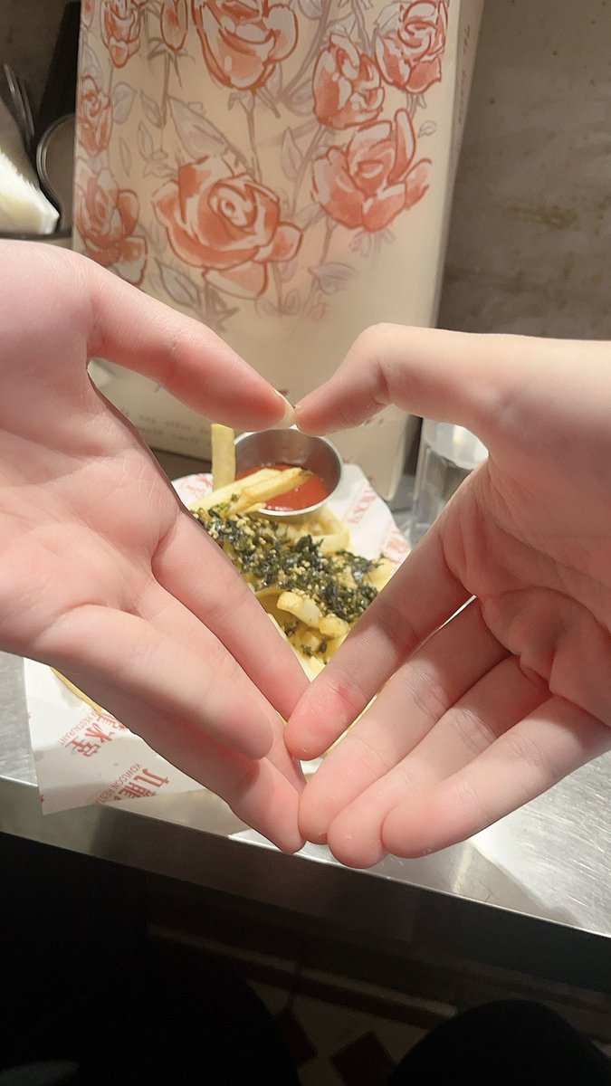 verinthia's tweet photo. Valentine with @dXqwq_Official https://t.co/gqDbO584ek