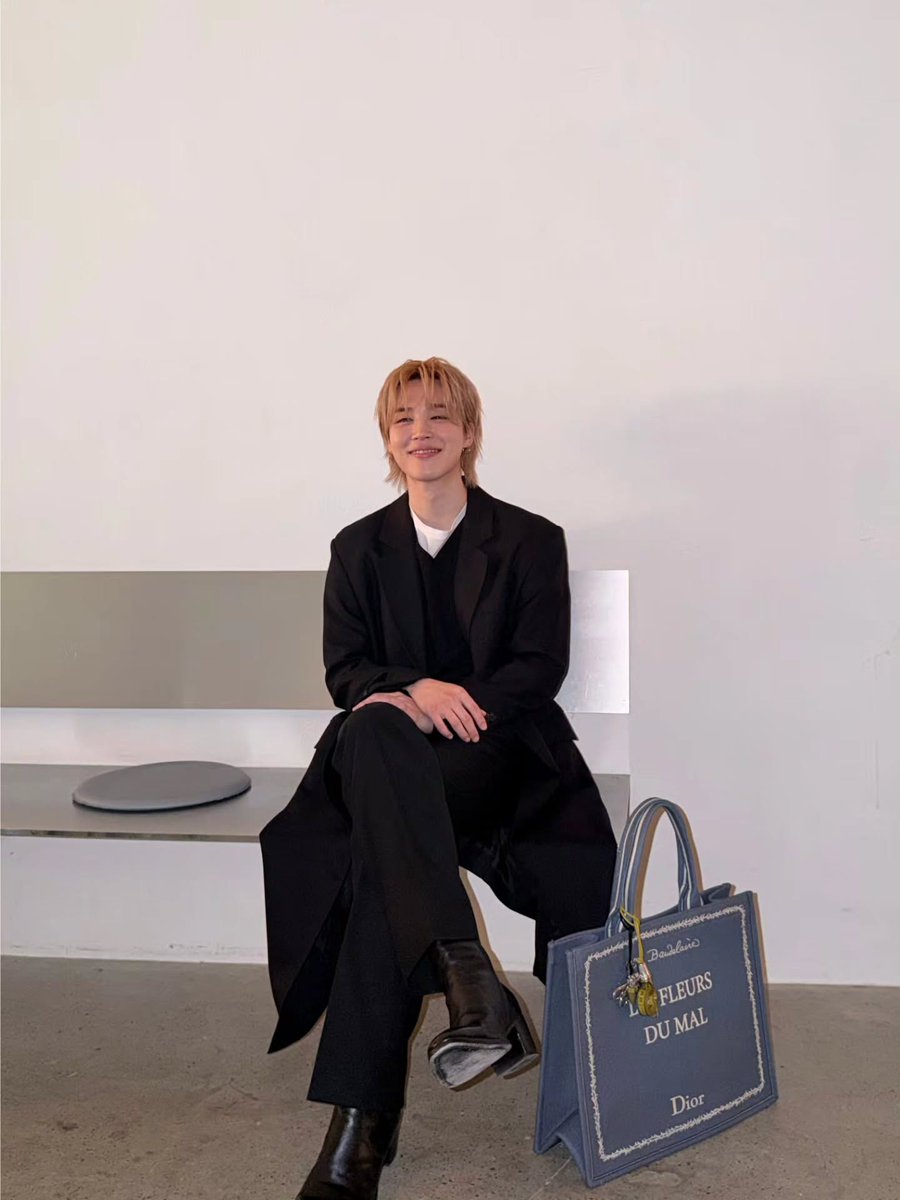 Pink Charts 💕 tweet media