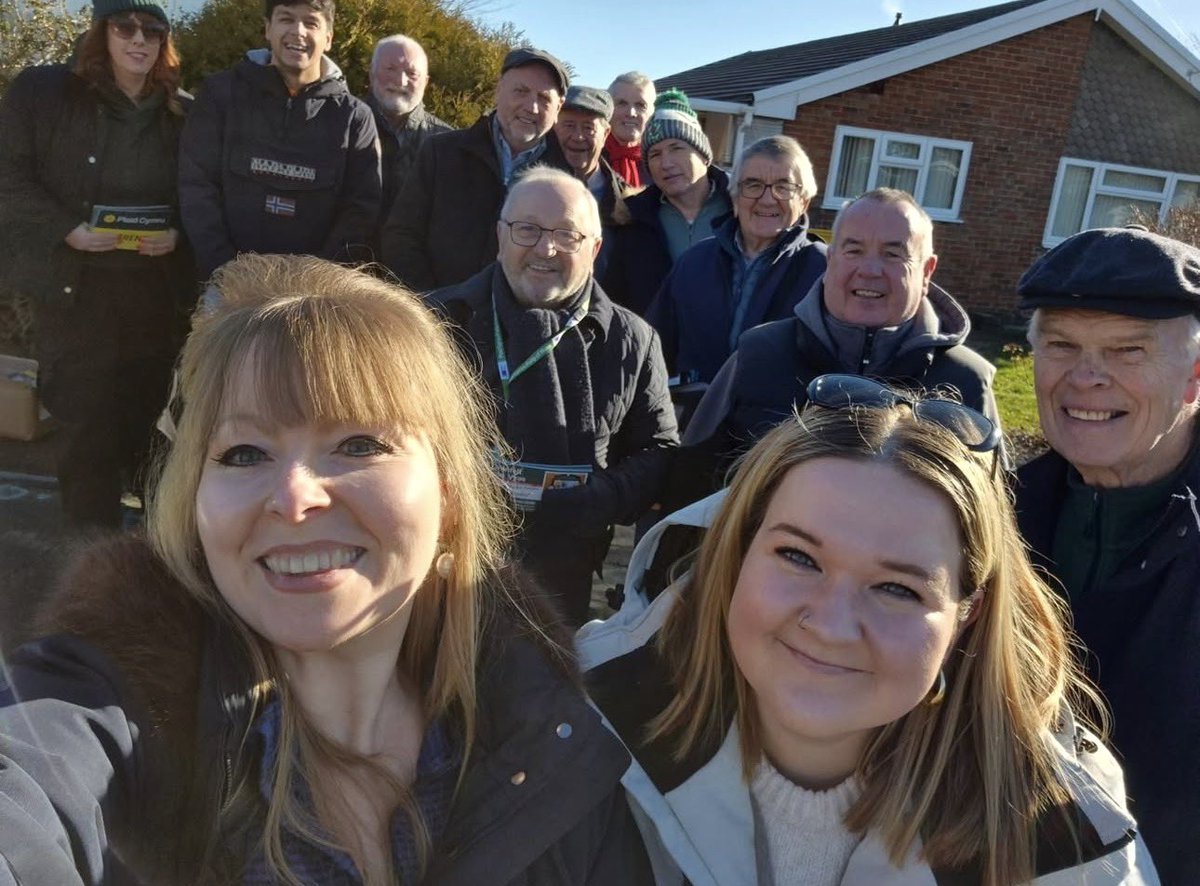 ☀️ Out in Van today with the sun shining, backing our fantastic Plaid Cymru candidates – Jeff Grenfell and Alison Vyas. 

🗳️ On 19 February, make your vote count. 

🏴󠁧󠁢󠁷󠁬󠁳󠁿 Vote Plaid Cymru and choose hardworking, passionate champions for your community.