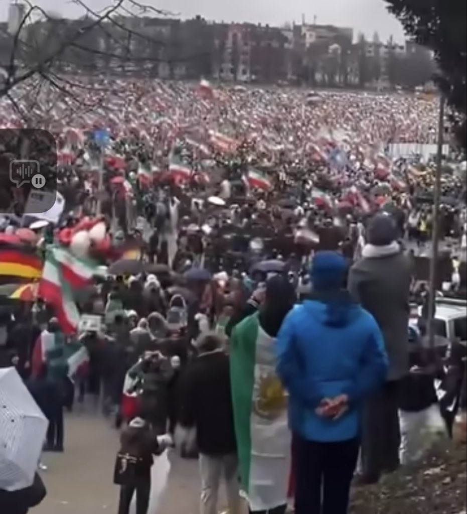 جدي جدي پشماي هيتلرم فر خورد 😳

شما جمعيتو ببين 😳

شما شكوه شاهزادمونو ببين 🫠👑

شما سناتور دلها رو ديدي؟؟😳
بزن هشتگو 
#KingRezaPahlavi 
#IranRevolution2026 
#IranMassacre