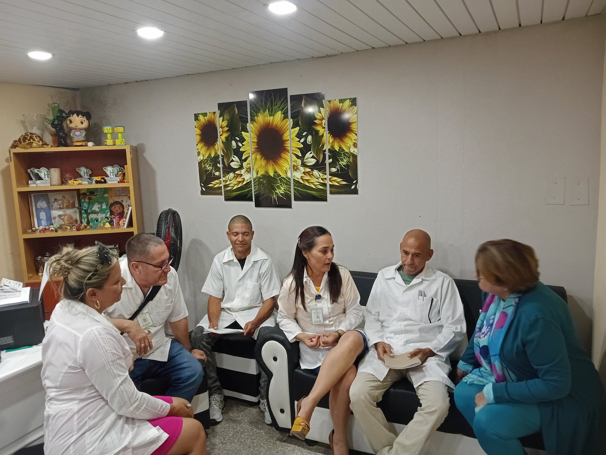 El CPHEM vivió una tarde fructífera en  el Hospital Pediátrico Provincial. 
#LasTunasPorLaSalud
#SiSePuede #Tunas
<a href="/DiazCanelB/">Miguel Díaz-Canel Bermúdez</a> 
<a href="/DrRobertoMOjeda/">Dr. Roberto Morales Ojeda</a> 
<a href="/PartidoPCC/">Partido Comunista de Cuba</a> 
<a href="/LorenzoOsbel/">Osbel Lorenzo</a> 
<a href="/YelenysLasTunas/">Yelenys Tornet Menéndez</a> 
<a href="/WiliamProenza/">Wiliam Proenza Mendoza</a>