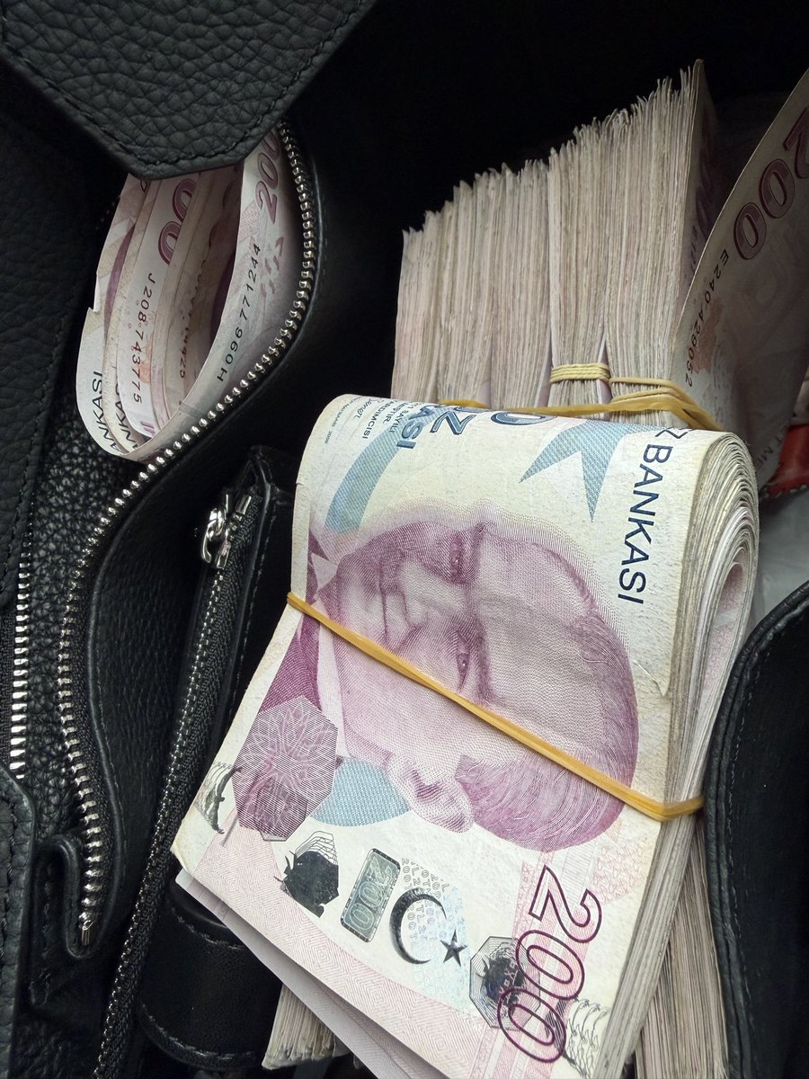 Kısa günün şeysi…
Tabiki de yeni başlıyoruz. 
Nelerden vaz geçebiliyorsa insan o kadar zengindi.