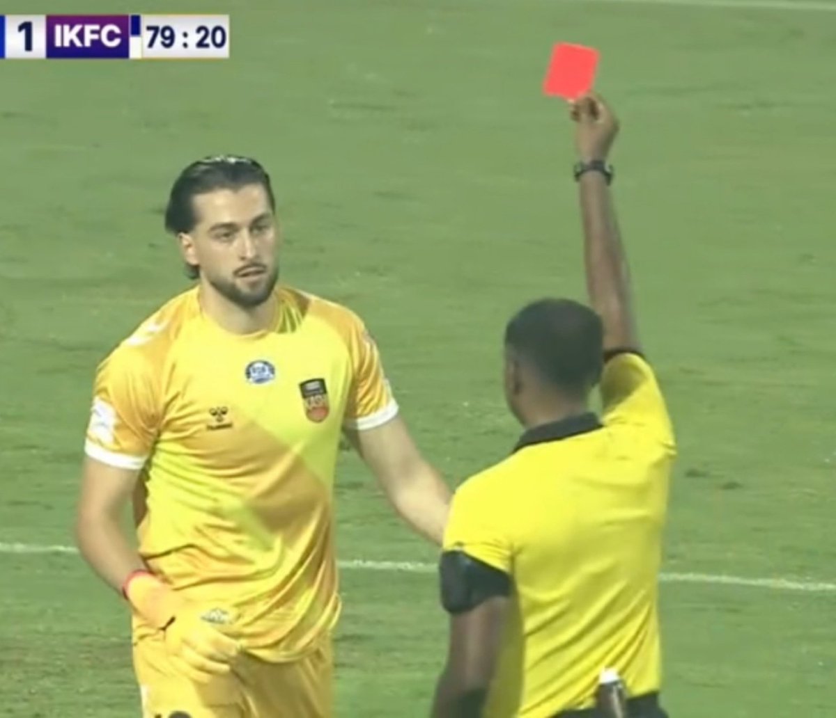 Sai_k15's tweet photo. Tf is this foreign gk mann😭 

#ISL12 l #Indianfootball https://t.co/gNex6qFS78
