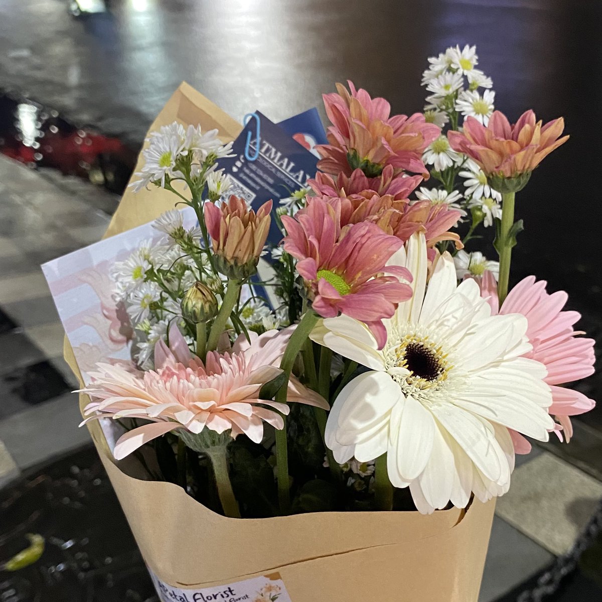 dimplesilly's tweet image. asikkk dapet bunga