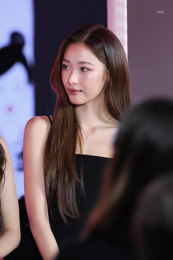 มุนินมุตาหรอ ทำผมเหมือนกันด้วย แอบสลับตัวกันบ้างป่าวเนี่ย