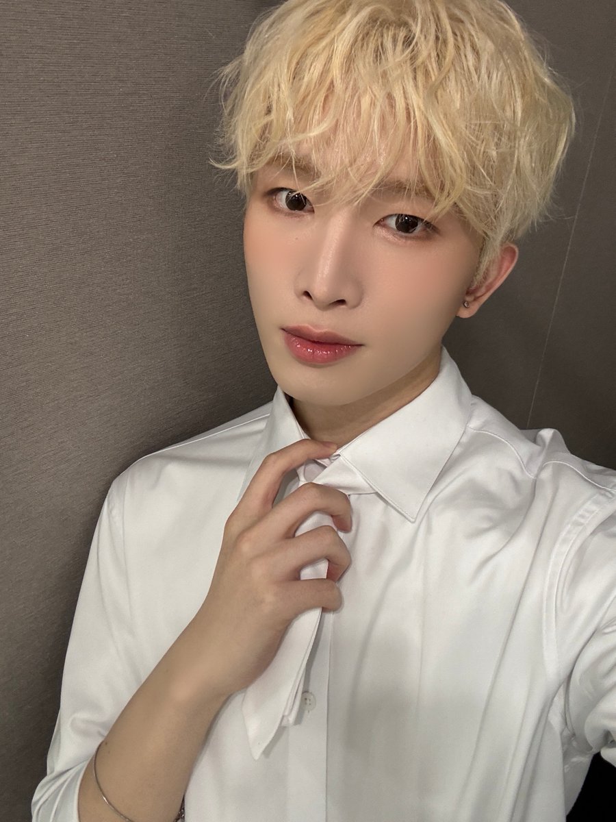 [#DONGYEON]
파워~! 해피 발렌타인(이었어요~)!!!!!!
이번 발렌타인은 어떠셨어요?? 저희 파우와 함께해서 더욱 달콤했나요??? 저희는 파워들과 함께라서 저도 모르게 웃음이 나오는 하루였어요! 오늘도 사랑해 주셔서, 아껴주셔서 감사합니다💕 고생 많았어요 오늘 하루도!!🍫❤️
#POW #파우 #동연