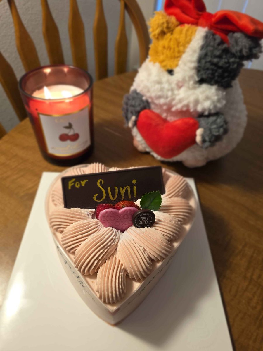 The Lizard of Commitment strikes yet again with my favorite Paris Baguette strawberry soft cream cake! I'll be enjoying this for a few days at the least! Thank you <a href="/LowRes_Rexx/">LowRes_Rexx</a>