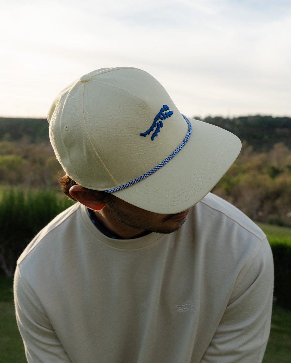 SunDayRed's tweet image. When cool mornings emerge into California sunshine, versatility is essential. The First Light Collection offers Merino layers engineered to adapt as conditions change throughout your round, for the golfer who understands that preparation extends to every detail. #SunDayRed