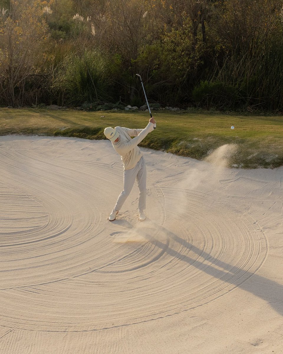 SunDayRed's tweet image. When cool mornings emerge into California sunshine, versatility is essential. The First Light Collection offers Merino layers engineered to adapt as conditions change throughout your round, for the golfer who understands that preparation extends to every detail. #SunDayRed