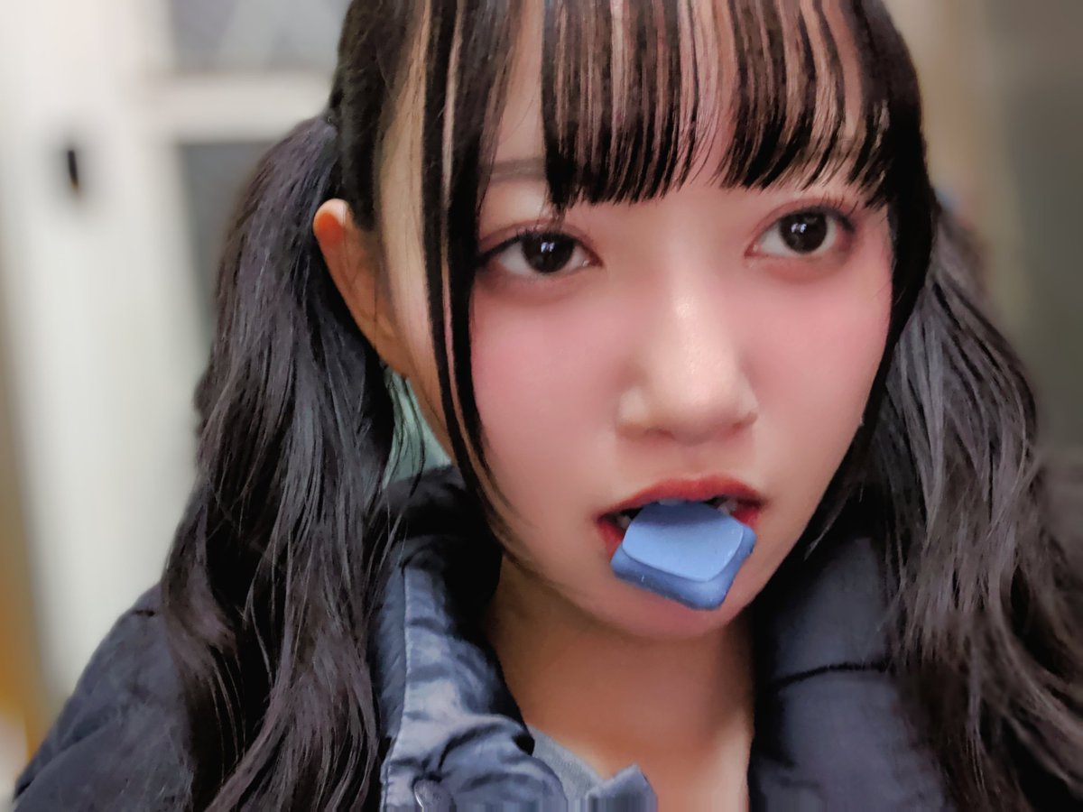 このチョコほんと美味しい❣️美味しすぎて目がガン決まっていたなぎ