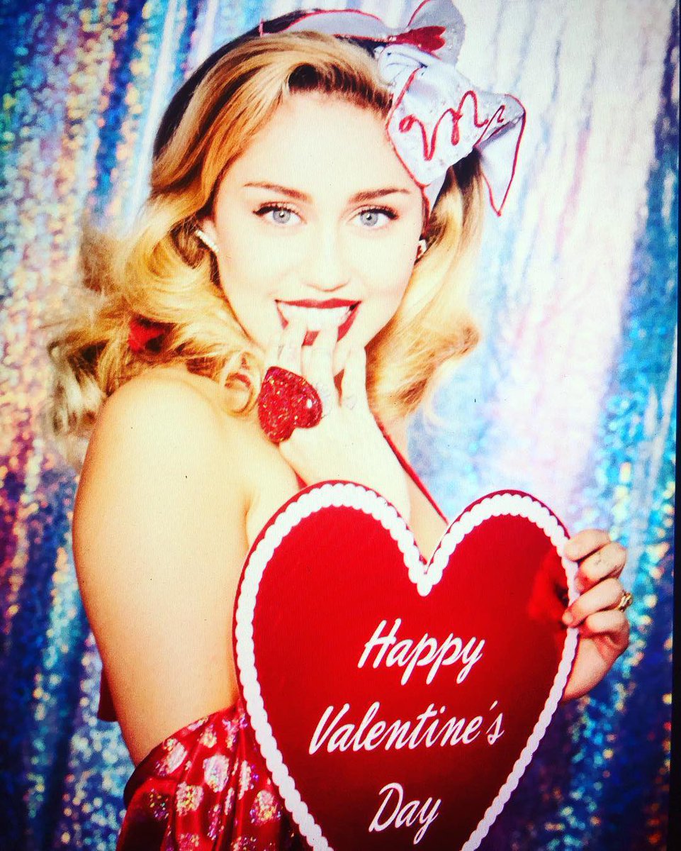 mileysversion's tweet image. Happy Valentines day Smilers💘💐