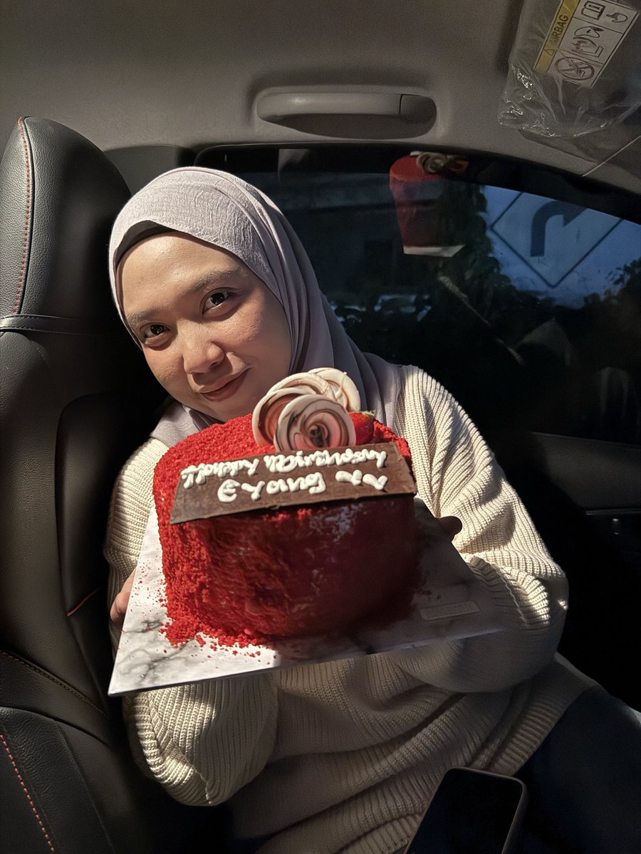 iniekay_'s tweet photo. I love her, saya yang ulang tahun tapi tetap ku ingin berdoa panjangkan umur laki laki ini yaAllah💕 https://t.co/orT9LyA6Su