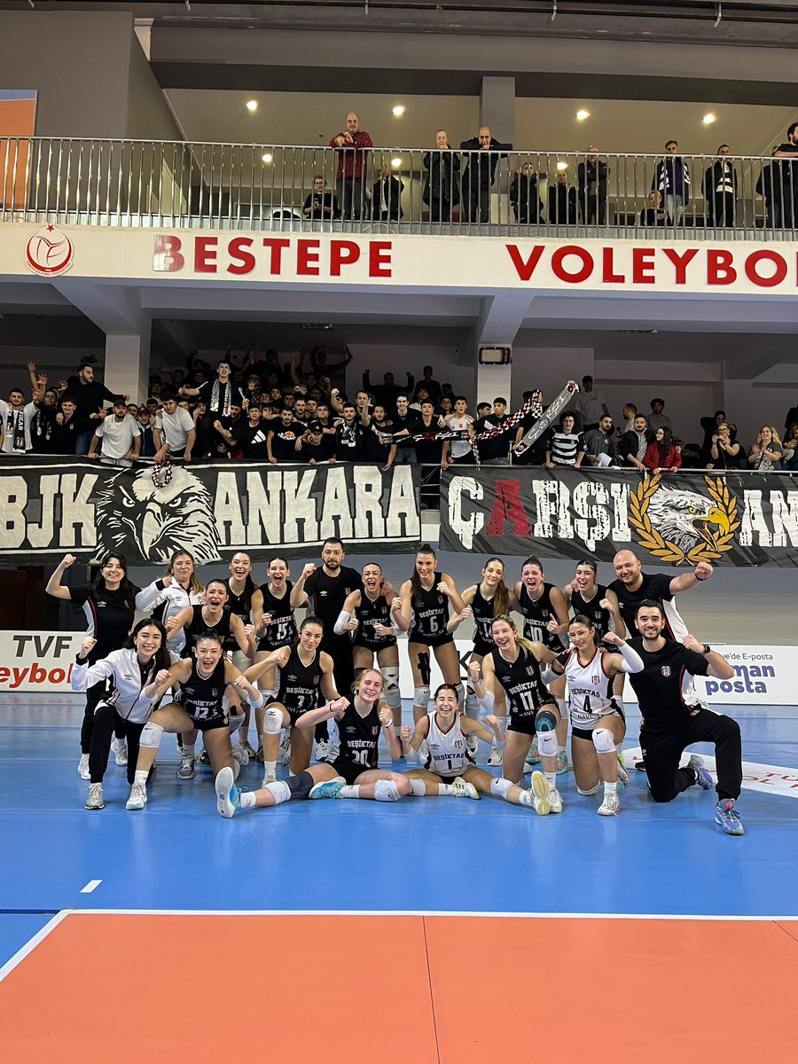 YÜREKTEN SANA BAĞLIYIZ AŞKINDAN KOMALARDAYIZ!

Çarşı Ankara olarak tüm kuvvetlerimizle Beşiktaş Naviosa Voleybol Takımımızı Arkas Spor Kulübü karşısında yalnız bırakmadık.