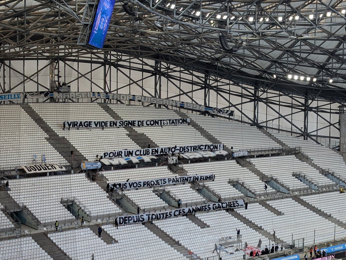 OMondieuu's tweet image. Ca va pas plaire

Mais c ridicule les banderoles
C'est facile de critiquer l'instabilité, le projet etc maintenant 

Mais pourquoi jusqu'à présent c'était union sacré dans ce cas ? Pourquoi n'avoir rien dit avant la crise? 

Cette mentalité d'inspecteur des travaux fini jpeux pas