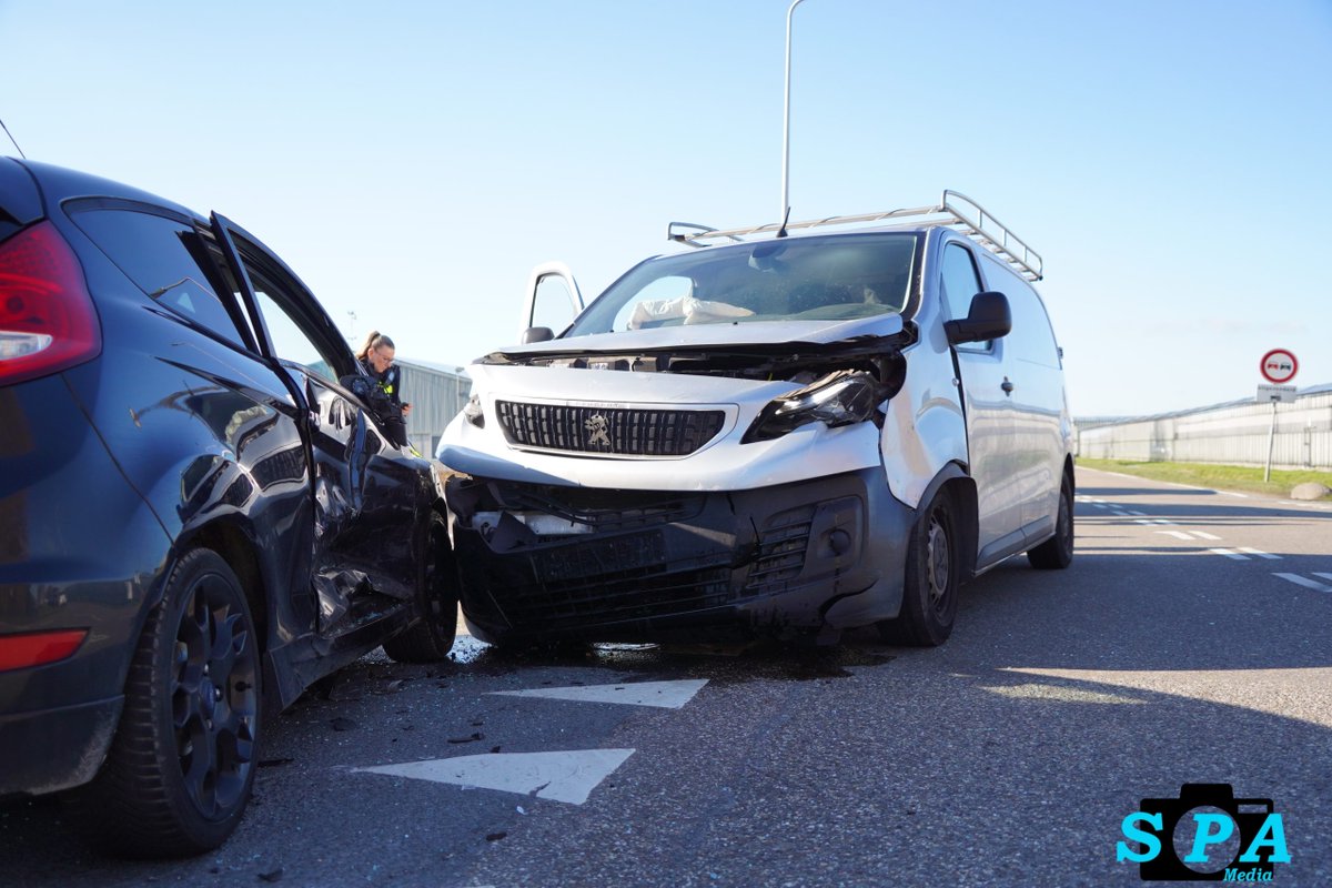Twee gewonden na botsing op Groendalseweg in Bleiswijk