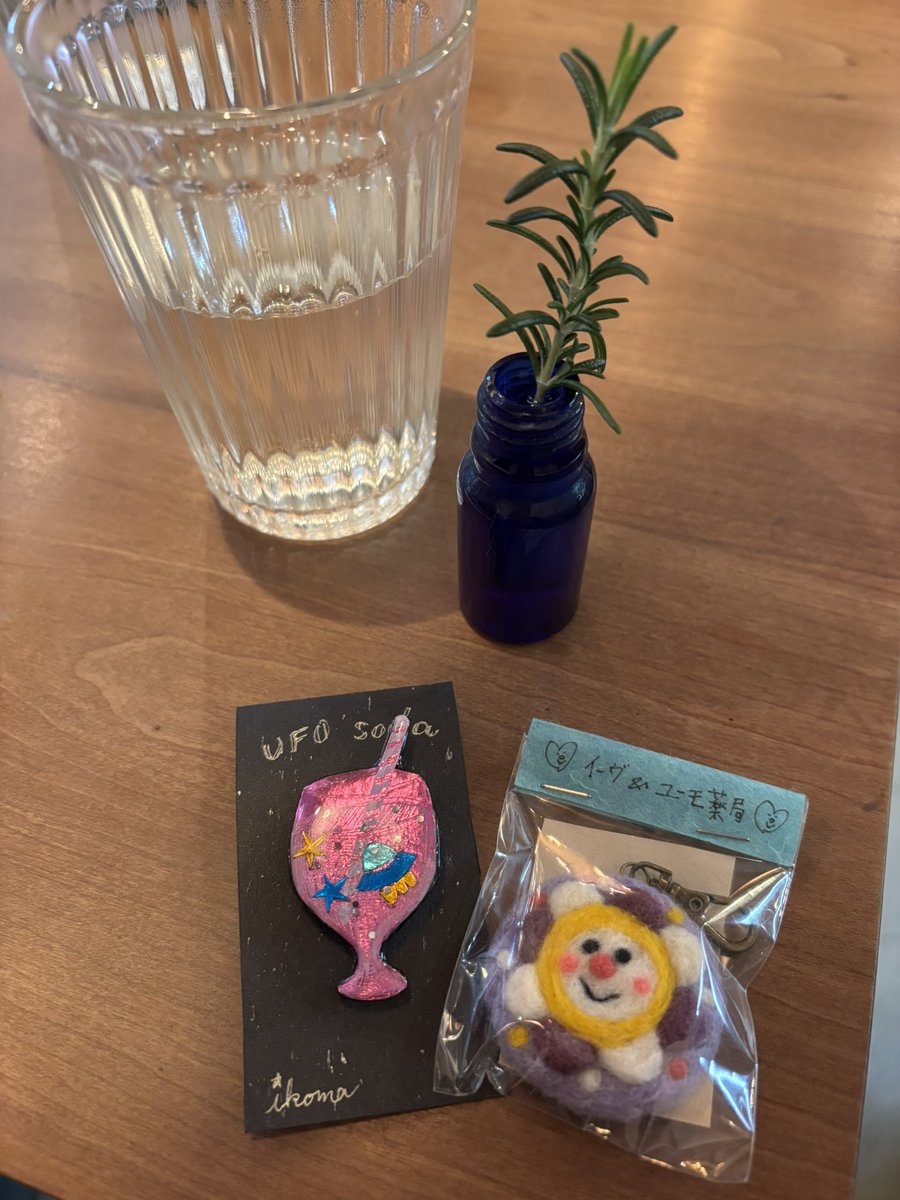 chan_hamuko's tweet photo. ニヒルこれくしょんとおやつタイム🧁 https://t.co/TcOBKGQJrz
