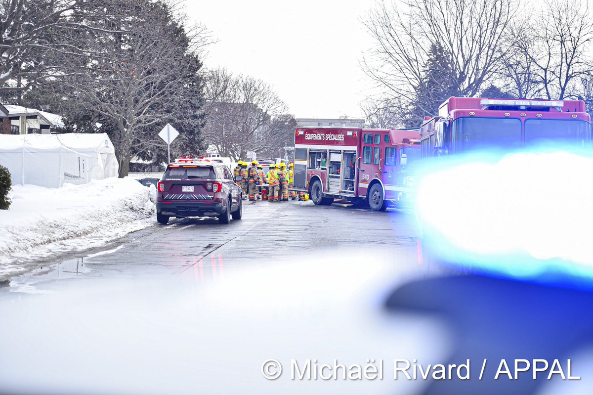 Michael_Rivard_'s tweet photo. Un incendie éclate dans un bâtiment sur l’avenue Panama, à Brossard, en milieu de matinée. L’incendie a rapidement été maîtrisé. Aucun blessé. @POMPIERSAPPAL https://t.co/cYKhvzjtXG