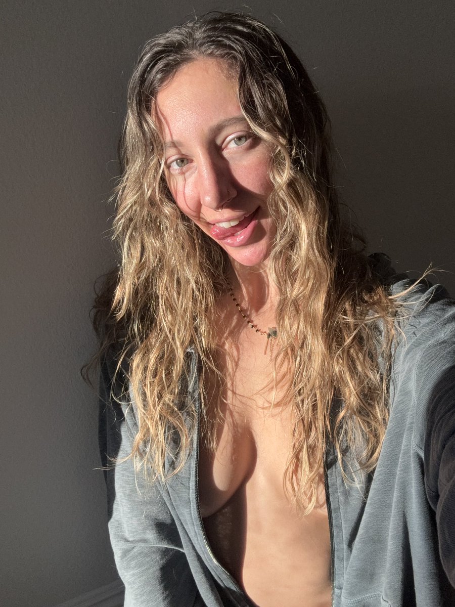 Steph in Space tweet media