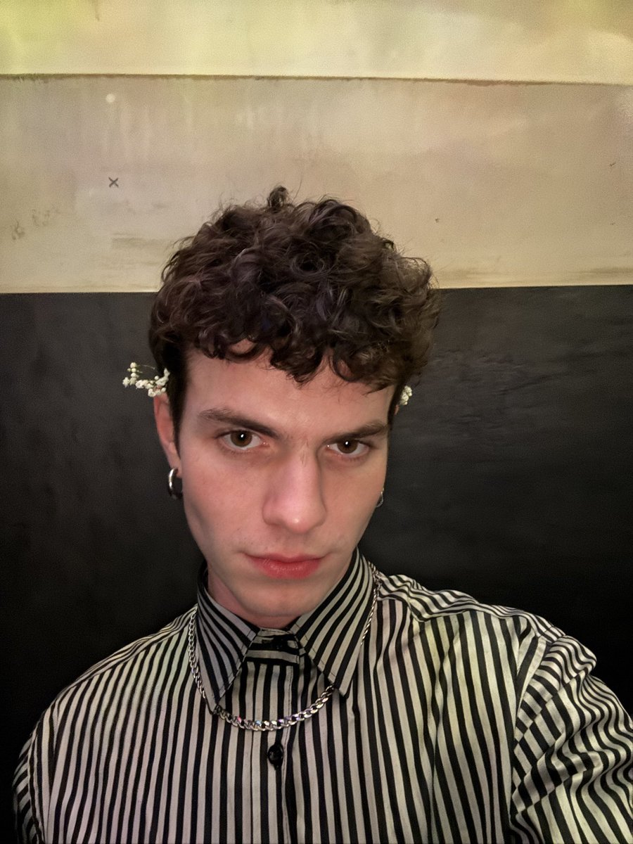 FerrenShaun's tweet photo. okayyyy fun toilet!! such an underrated feature to a bar's vibe check https://t.co/lcplVLl4Fy