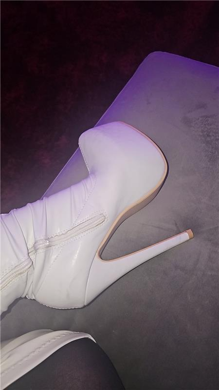 debtloserdk's tweet photo. i am just a loser blackmail slave for Miss Laura https://t.co/vY8qambgvp