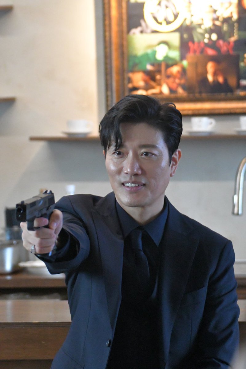 남중도 연기하느라 마음 힘들었을 때
데카에 이틀 연속와서 순덕이 찐사랑 인증하고

강신진 죄짓고 도망다니느라 정신없을 때 
마카에 와서 말순이 모드로 순덕이들이랑 수다 떨고가는..

이 남자 어떻게 안사랑해요?

#박희순