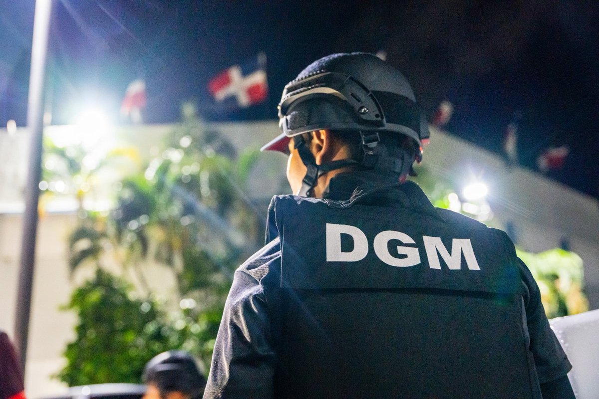 EsclavizadosRD's tweet photo. El gobierno de Luis Abinader inicia deportaciones masivas en Los Minas tras llamados de grupos radicales a “linchar haitianos” el día 15. Es grave y peligroso. https://t.co/lDcfLOTJJv