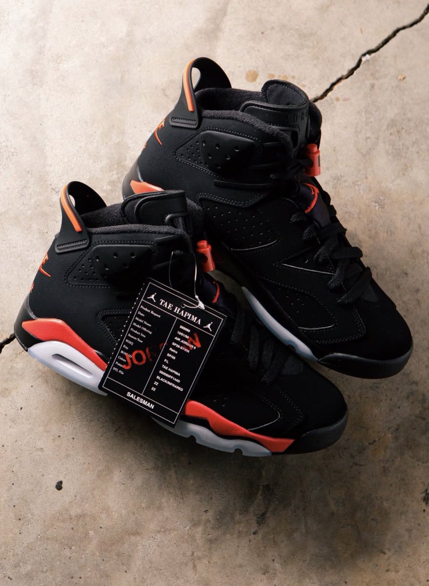 SNKR_TWITR tweet media