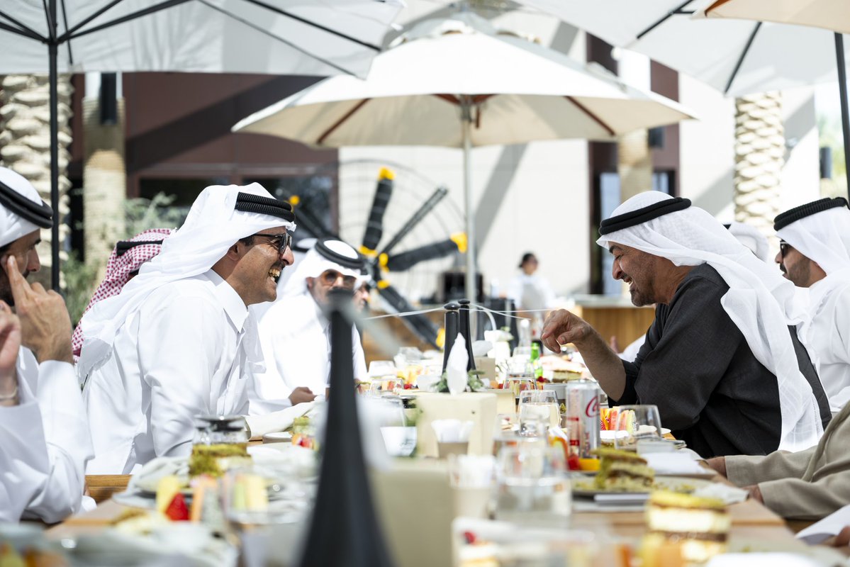 سعدت اليوم بلقاء أخي الشيخ تميم بن حمد آل ثاني في أبوظبي، حيث بحثنا العلاقات الأخوية التي تجمع الإمارات وقطر وشعبيهما الشقيقين، وسبل تعزيزها من أجل التنمية المشتركة. كما تبادلنا وجهات النظر حول المستجدات الإقليمية والدولية في إطار نهجنا الداعم للسلام والاستقرار  في المنطقة