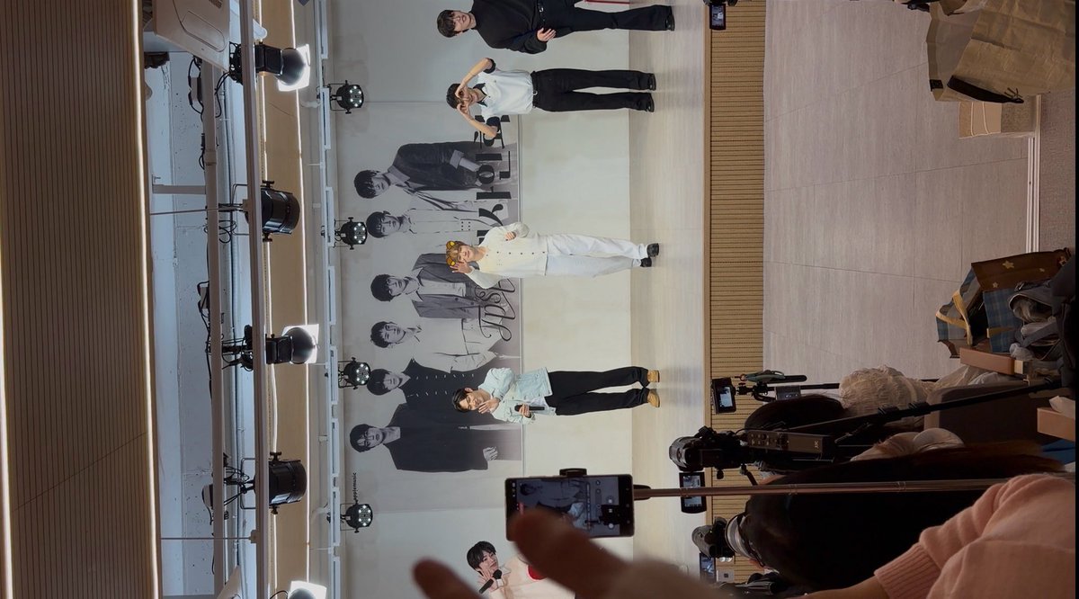 달링비마이발렌타인 
🥺 ..
✋🏻🍫🤚🏻