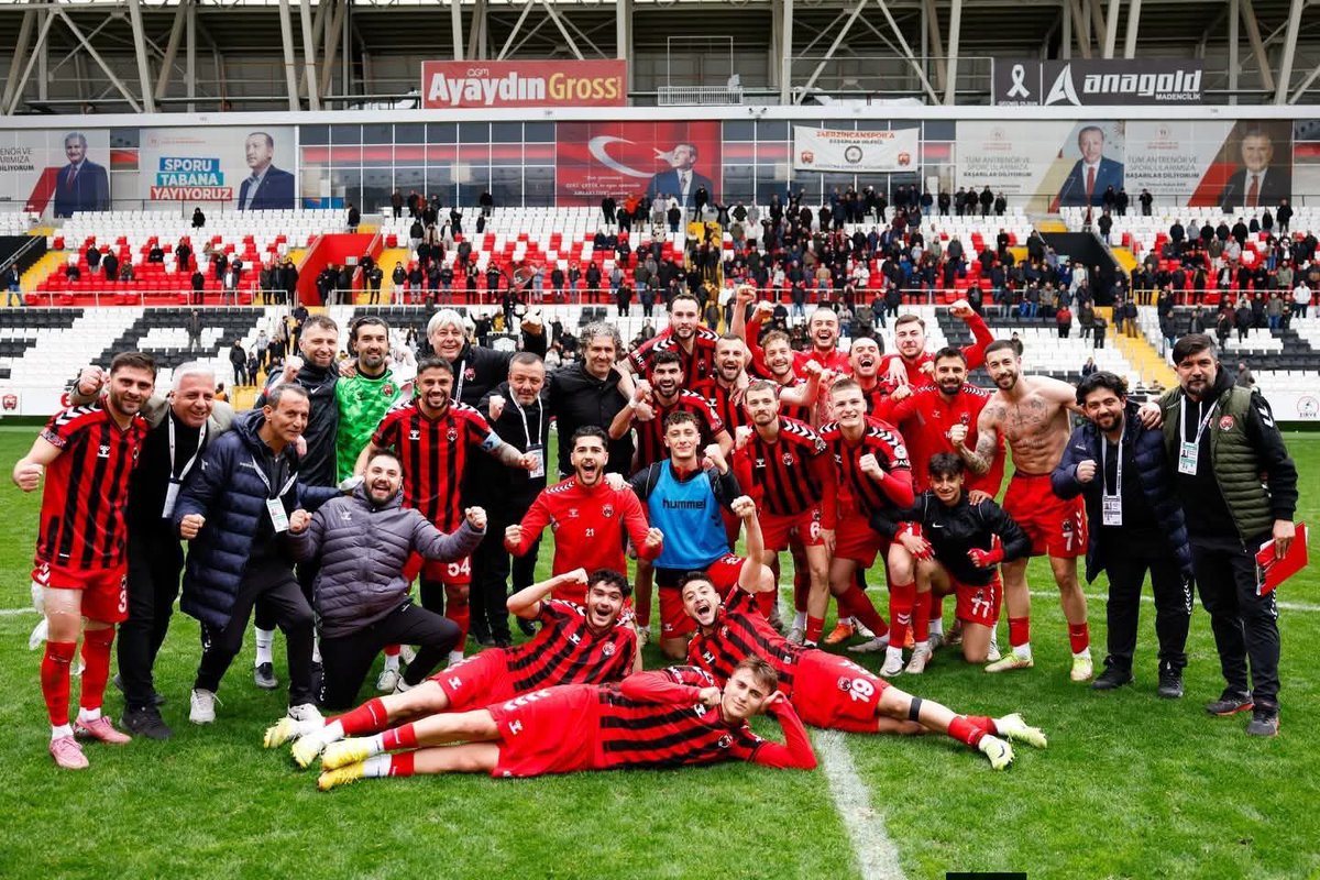 ERZİNCANSPORUMUZ 3-1 Şanlıurfaspor

📸Galibiyet Pozumuz 😎💪