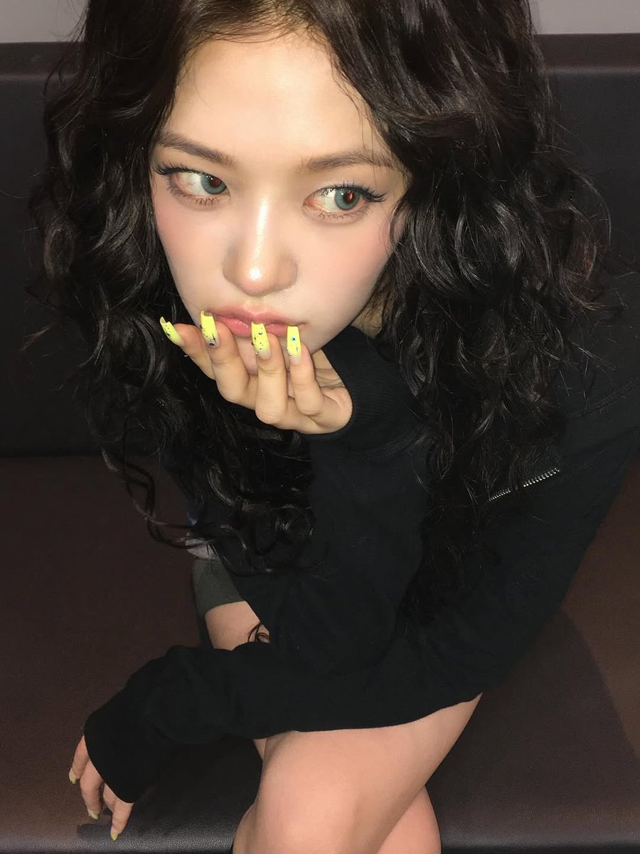 Tolong banget ini mah, HP KU JATUH KE MUKA.