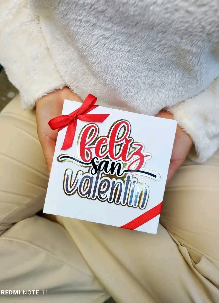 Ramditza's tweet image. Feliz día, amistad! ❤️

En este día de amor y flores,
mi corazón te canta mil rumores.
Eres la luz que alumbra mis senderos,
mi dulce refugio, mis sueños enteros.

Hoy celebro contigo la amistad y camino.
Por siempre a tu lado, en risa,  en pena. 
feliz Día de San Valentin. ❤️