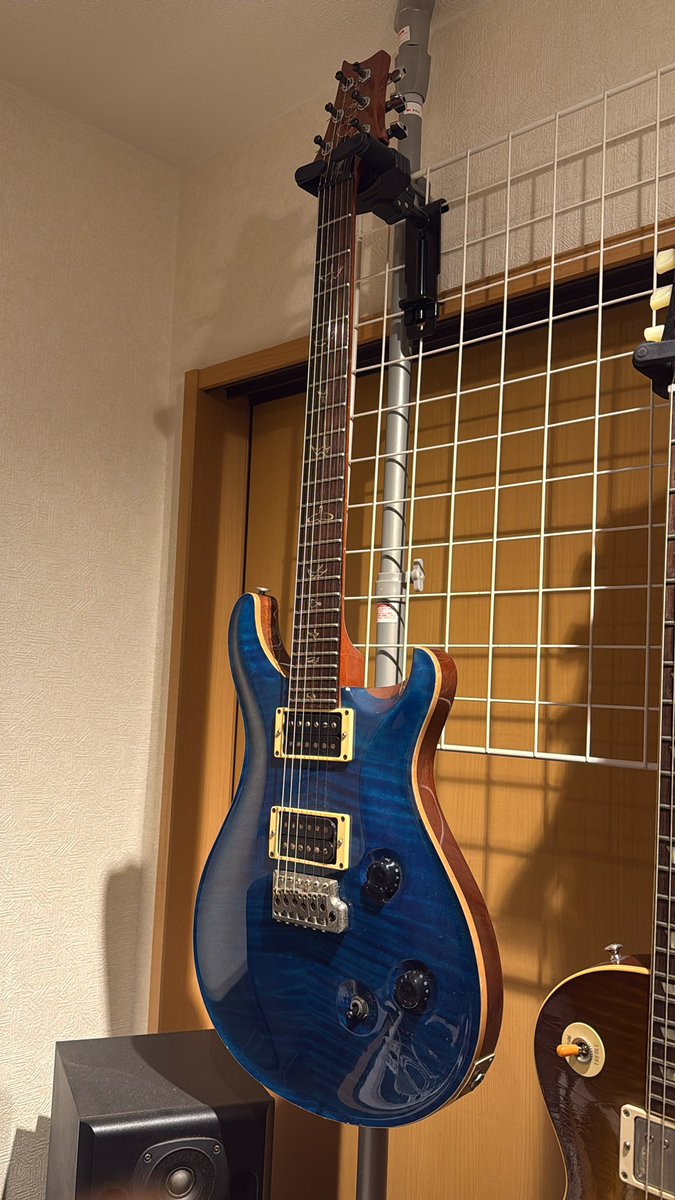 JobiJobhi's tweet photo. 15年前に死ぬほどバイトして買ったPRS
#生涯唯一無二のメインギター挙げてけ https://t.co/oaFCZXJpUa