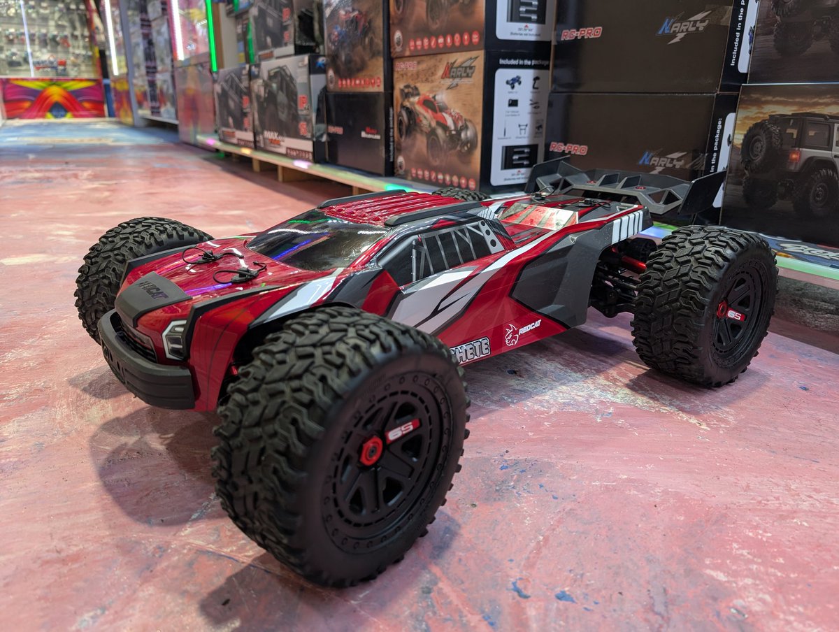 Auction Reminder ‼️ 

This week's auction is for this Amazing ™️ Redcat Machete 6s! 

This used car comes equipped with a Tactic transmitter.

This car has some serious power! 🔋

For more info and to join follow the link:
instagram.com/p/DUi889pEVou/…