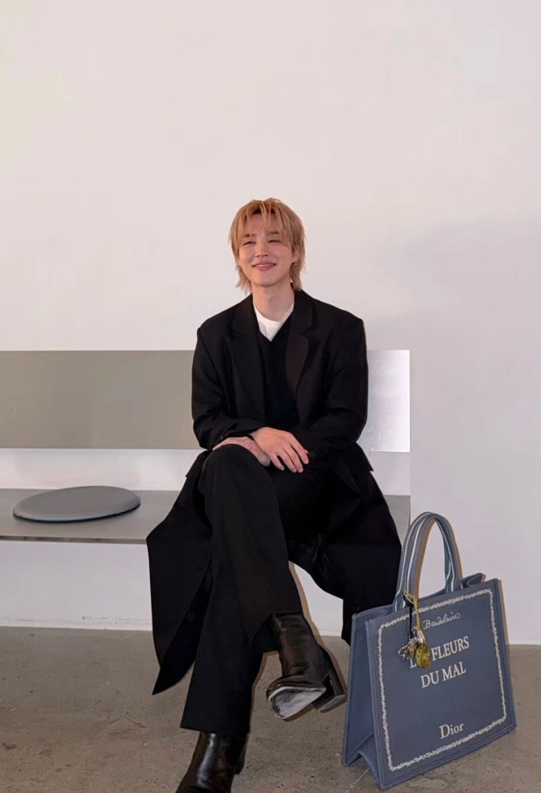 oh please this man loves us so much 😭🤧