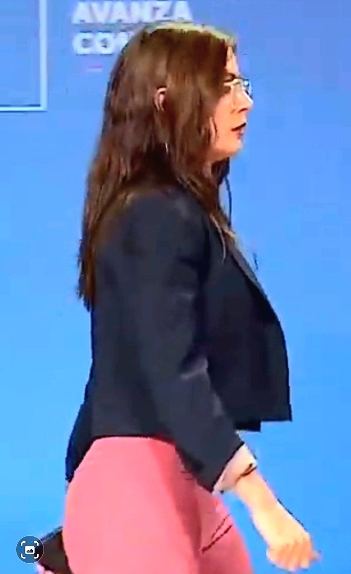 Paren todo!!!
¿A que hora dieron el desfile de Victoria's Secret Fashion Show?😰
Lástima,  parece que me lo perdí. 🥲
Bueno, no importa, al menos alcancé a ver a la última modelo..🤤

Feliz San Valentin