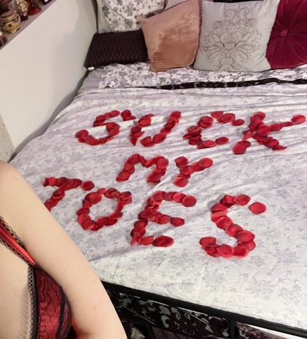 FeetFinder.com tweet media