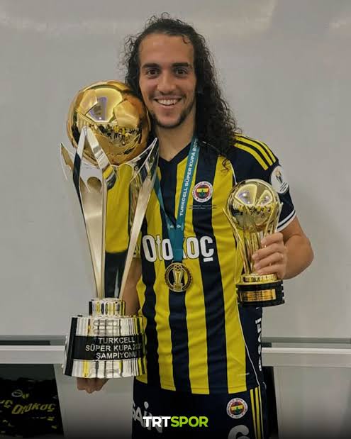 Önce Süper kupayı aldı sonra ligin bütün merkezlerini kucağına aldı.