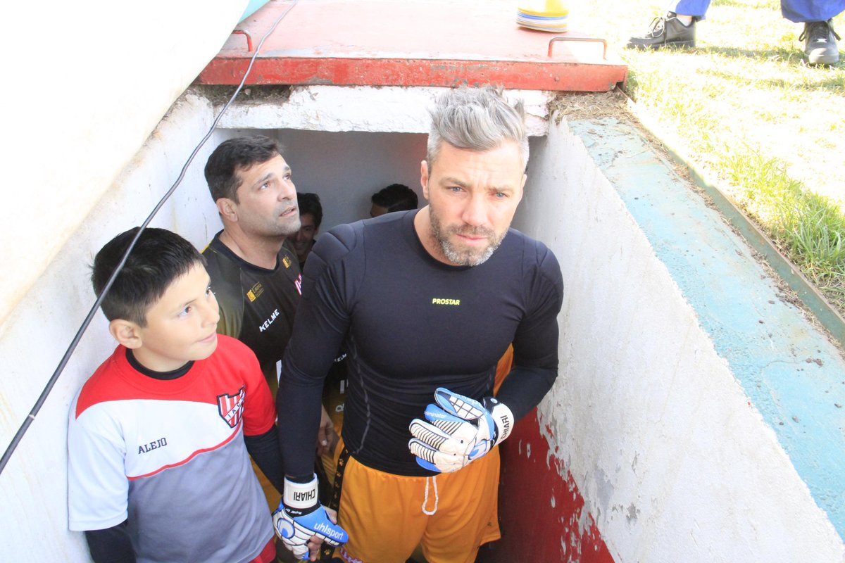 👍🏽 "JARA ME GUSTA MUCHO Y ROFFO SE VA A REPONER"

🗣️ Julio Chiarini en Tercer Tiempo.

"Es un arquero regular, son momentos; cuando est+as bien y el equipo gana nadie se fija en el arquero"
"Si el equipo empieza a funcionar, Jara va a rendir mucho; todo depende del DT nuevo".
