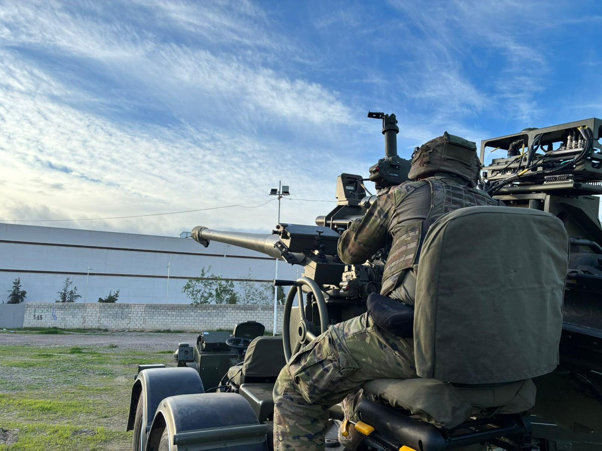 COMGEMEL_ET's tweet photo. Los artilleros del #RAMIX32 desarrollan una triple jornada de instrucción orientada a  preparación técnica y táctica, elevando el nivel de instrucción individual y el adiestramiento de la Unidad para afrontar los cometidos asignados.#COMGEMEL @MCANA_ET @EjercitoTierra https://t.co/iAlhg17Sgy