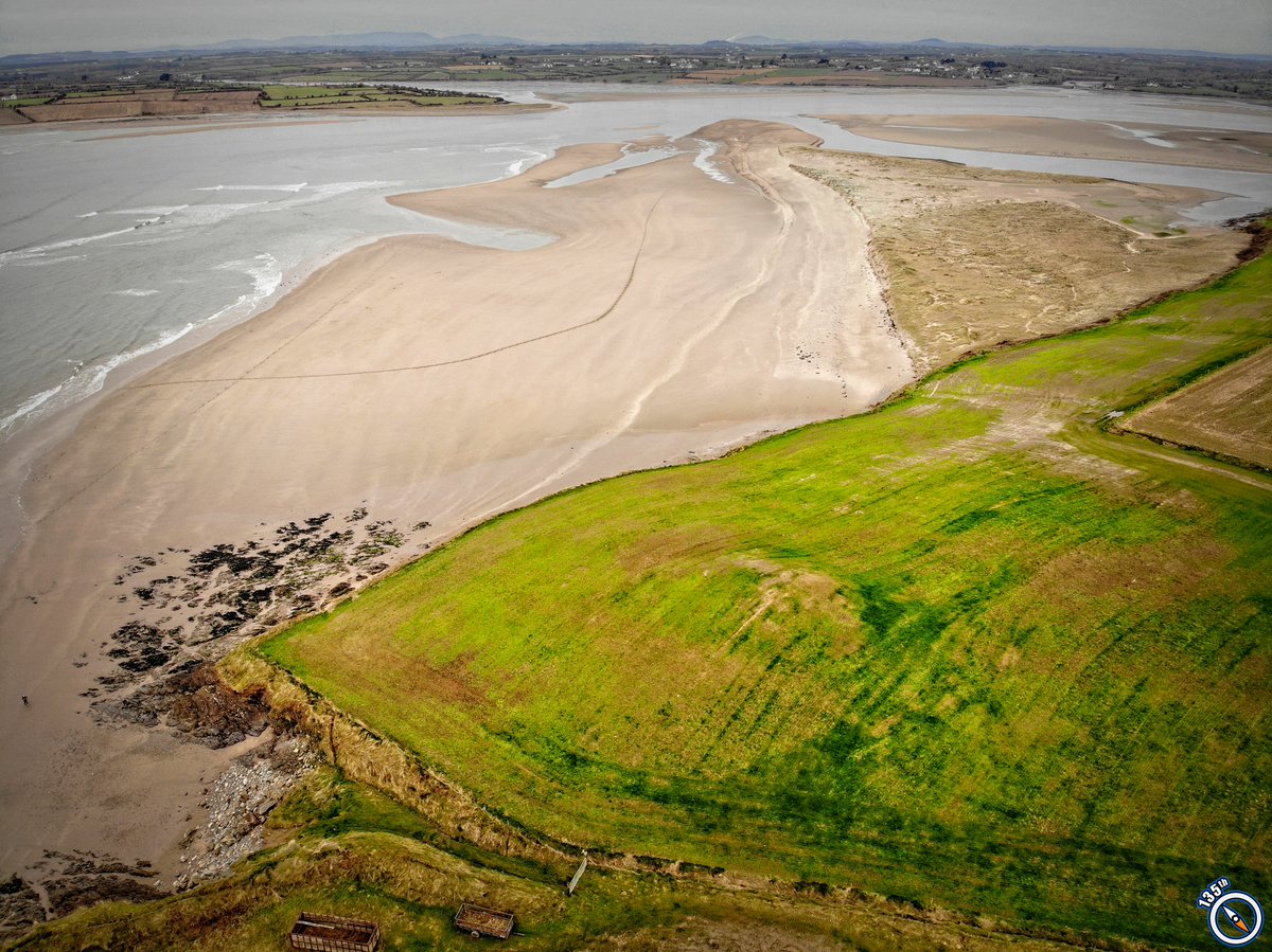 135thdegree's tweet image. 'Haarian’s Moat' rising above the sweeping sands of Bannow Island #Wexford. This mound is believed to be where the Anglo-Norman invasion of #Ireland began in May 1169.