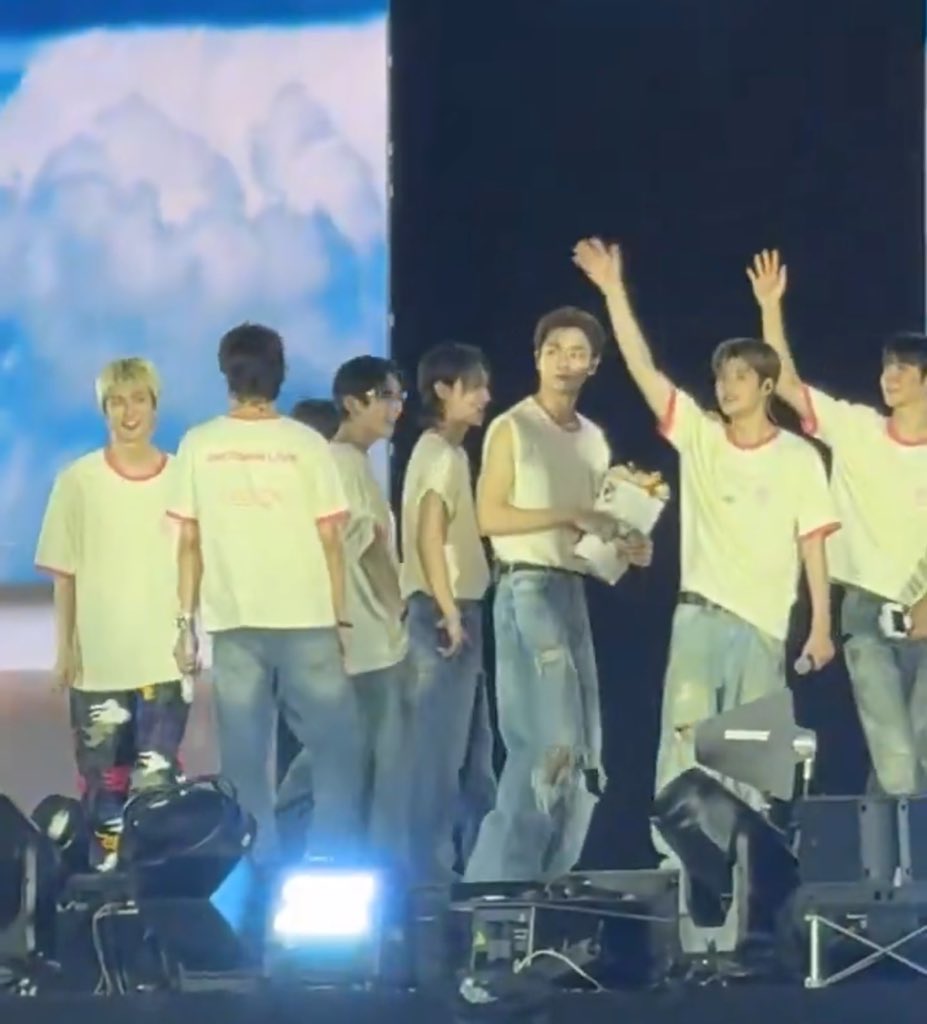 binhanhun's tweet image. I loved you yesterday, love you still, and always will love SHOTARO, EUNSEOK, SUNGCHAN, WONBIN, SEUNGHAN, SOHEE, ANTON forever 😭🫂😭🫂😭🫂😭🫂😭🫂😭🫂😭🫂🍀🍀🍀🍀🍀🍀🍀

from SMTOWN Tokyo       to SMTOWN Bangkok