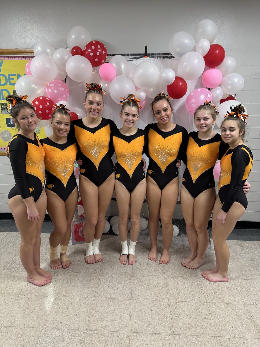 Varsity traveled to Whitefish Bay for the Bradley Invite! 💕