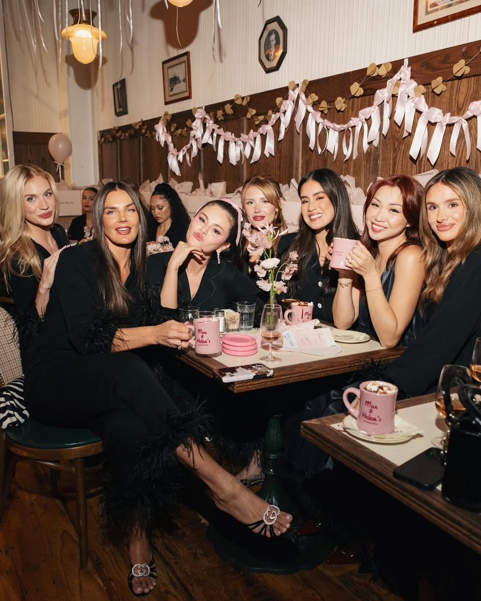 Portal Selena Brasil tweet media