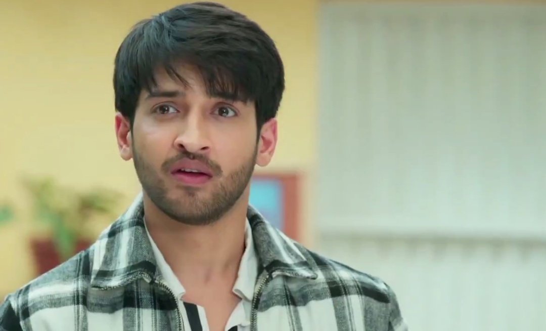 That moment.. Him glancing at her.. What she thinks matters the most to him...

#SumbulTouqeerKhan
#IttiSiKhushi
#AnvitaDivekar
#AnVir
#RajatVerma