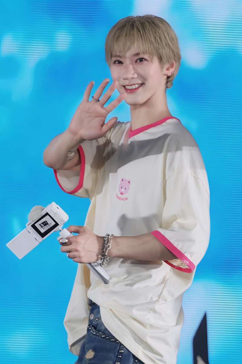 Cutie Tennie 🐱👋🏻
น้องลูกเตนล์น่ารักมากก

Cr: Hotpot_Tenlee
#SMTOWNLIVE2025_26_BANGKOK 
#TENxRajamangala