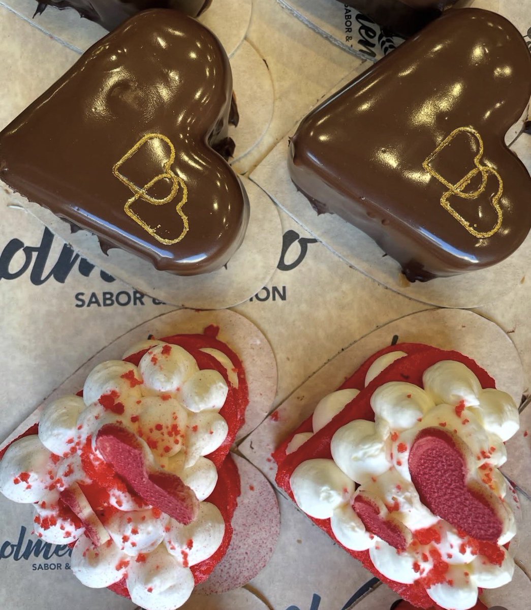 ❤️FELIZ SAN VALENTÍN❤️ 
Con mucho y dulce amor ✔️

Os proponemos dos variedades de mini-corazones:
▪️Red Velvet, con crema de queso y frutas del bosque 
▪️Mousse de chocolate, con chocolate y más chocolate